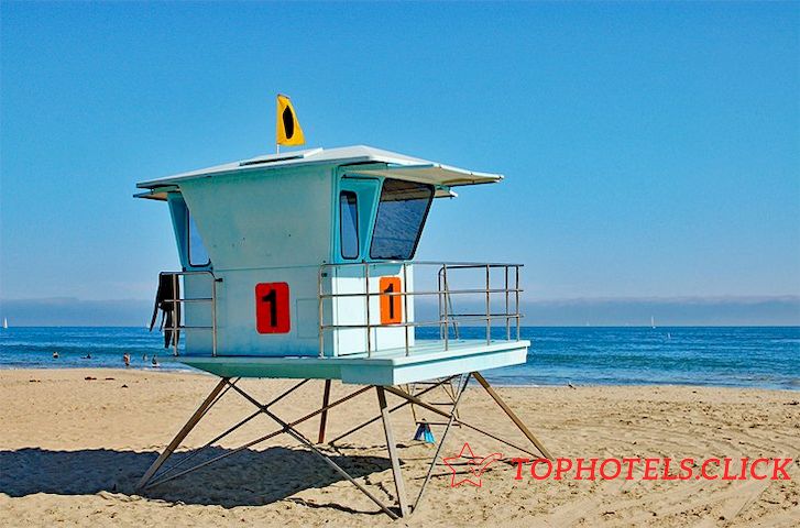 Torre de socorristas en la playa de Santa Cruz