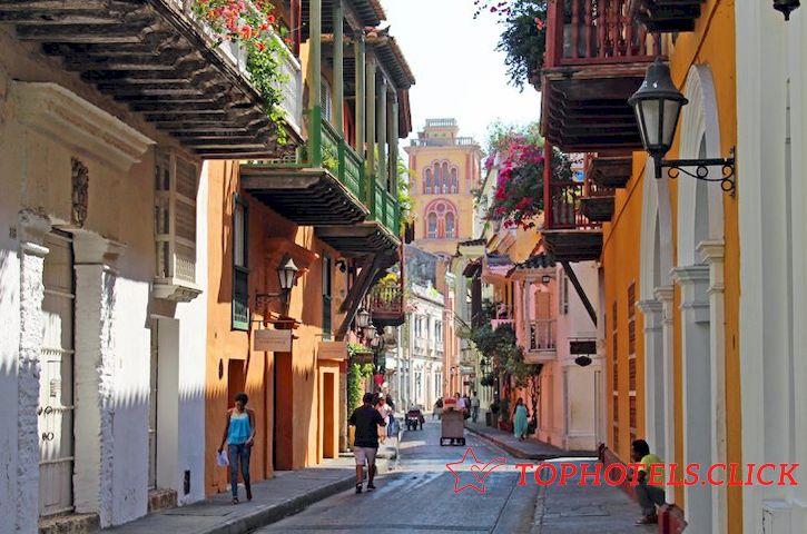 Calle de la ciudad amurallada de Cartagena