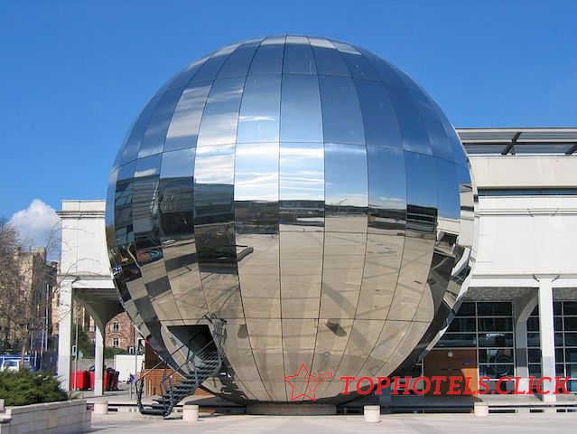 Cúpula espejo en el Planetario de Bristol