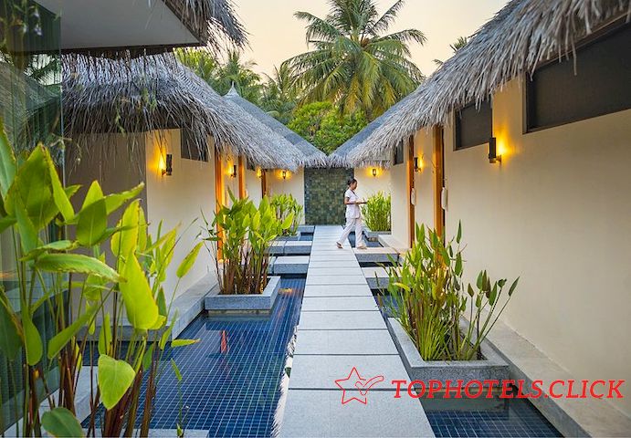 maldives kurumba spa walkway
