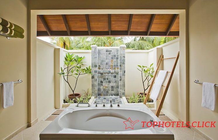 maldives kurumba superior room bath